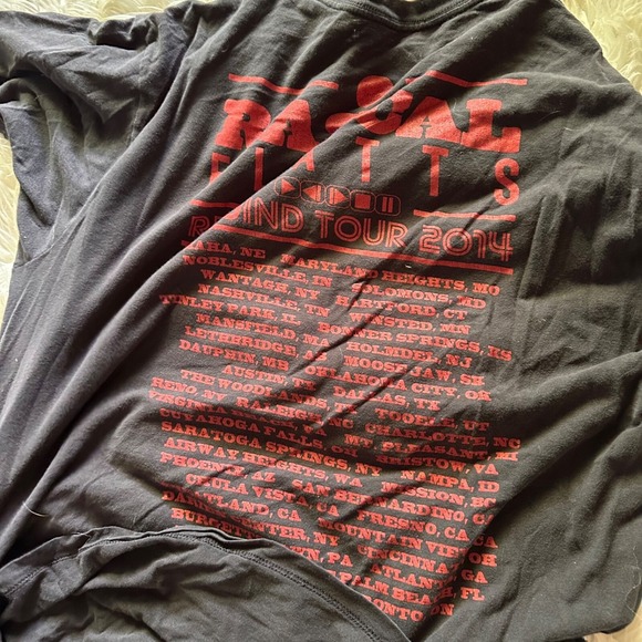 Rascal Flatts 2013 Tour Tshirt L distressed torn holes faded stained - Picture 4 of 5